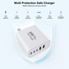 Articona detalle puertos mostrando 3 USB‑C y 2 USB‑A, versatilidad