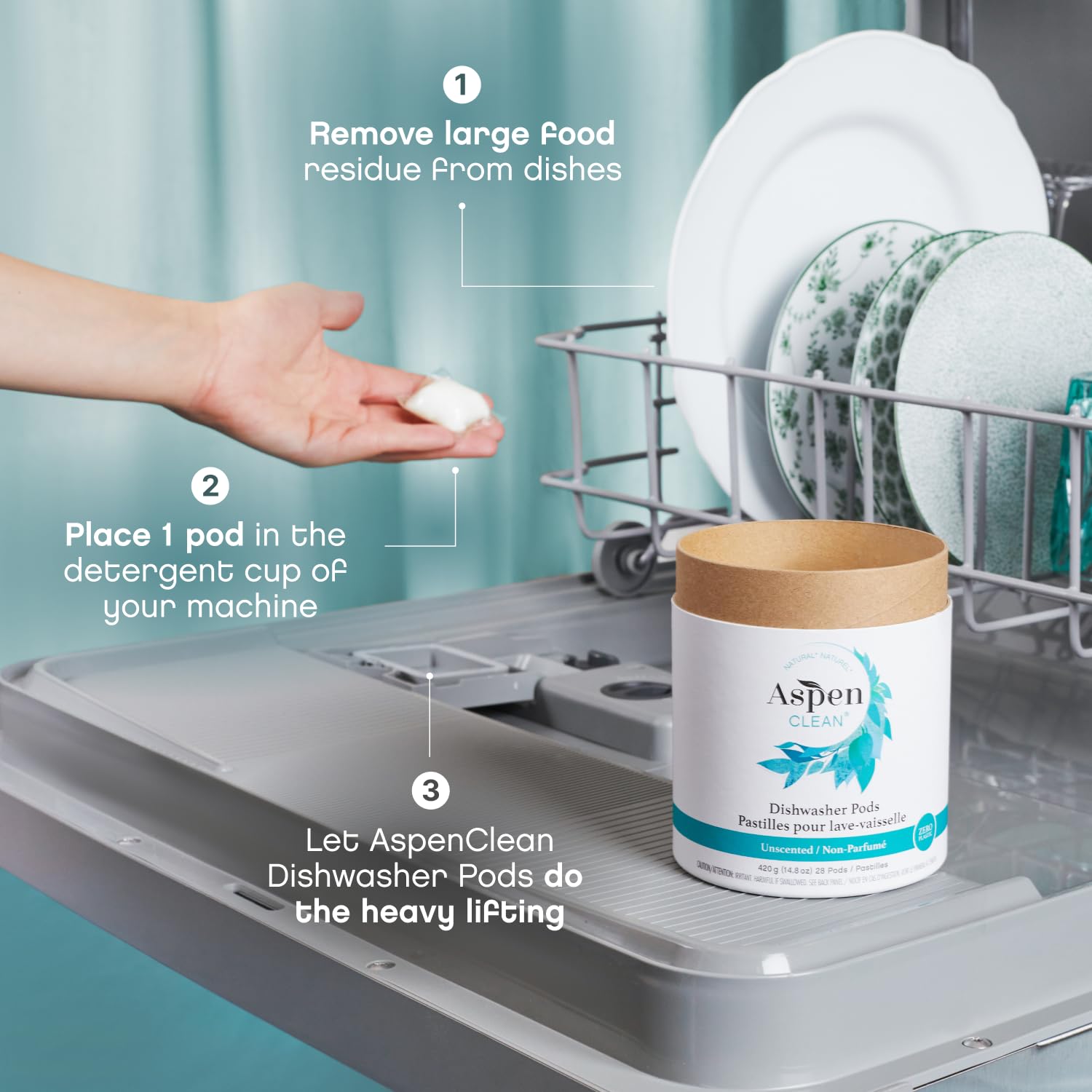 AspenClean pastilla en la mano para comparar tamaño y conveniencia por dosis