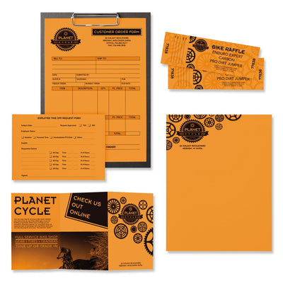 Astrobrights papel Cosmic Orange en impresora creando un flyer impactante