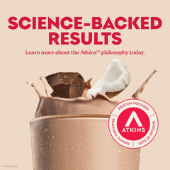 Atkins botella abierta con líquido chocolatado listo para beber
