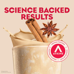 Atkins chai botella en mano lista para beber como snack práctico