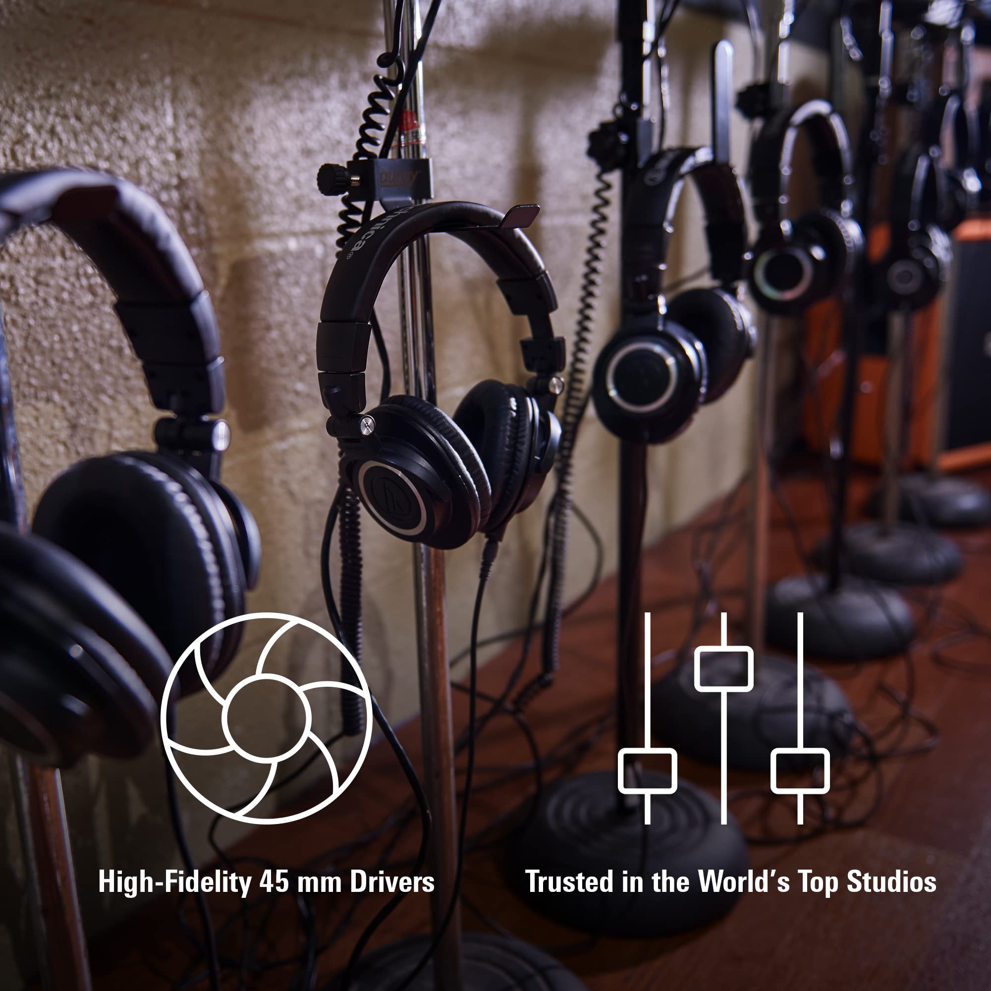 Audio-Technica ATH-M50X cable desmontable mostrando facilidad de reemplazo y versatilidad