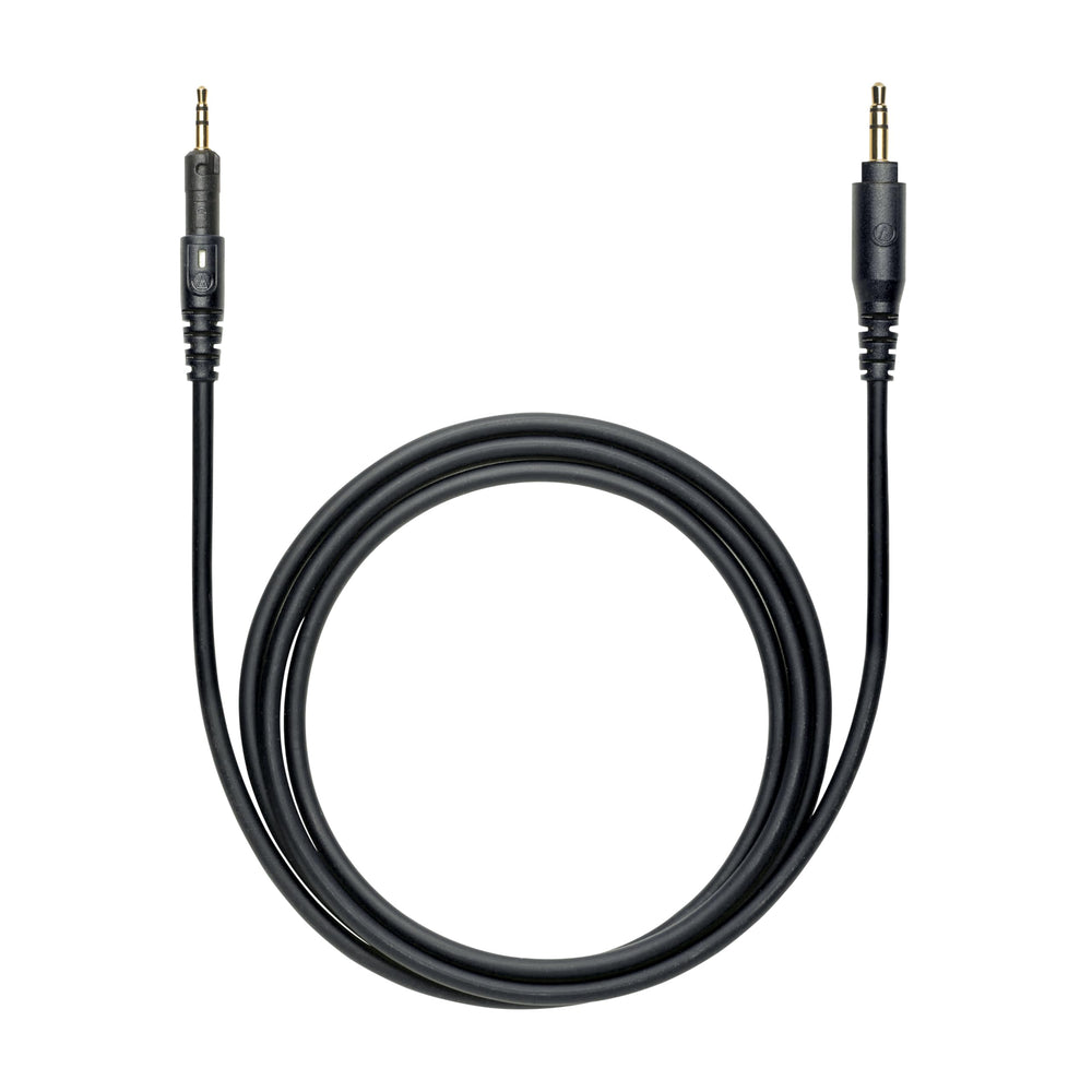 Audio-Technica ATH-M50X en uso en estudio con mezcladora, útil para mezcla y edición