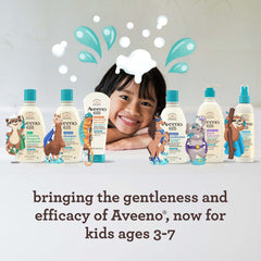 Aveeno Kids gel en uso en el baño demostrando limpieza segura