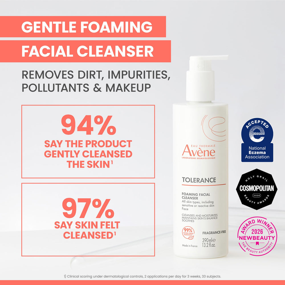 Eau Thermale Avène dispensador generando espuma para limpieza suave