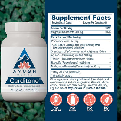 Ayush Herbs Carditone detalle de la textura del caplet para confianza táctil