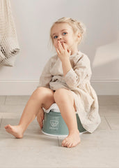 BabyBjörn Smart Potty close-up of contoured seat and backrest for comfortable support