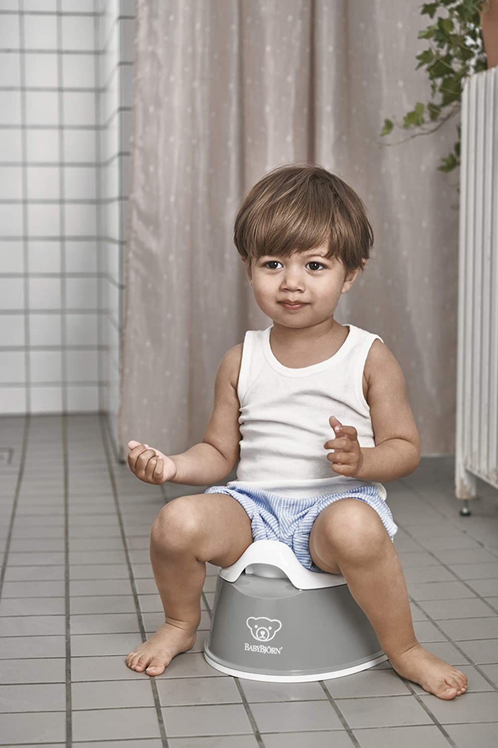 BabyBjörn close-up of ergonomic seat rim for child comfort and secure fit
