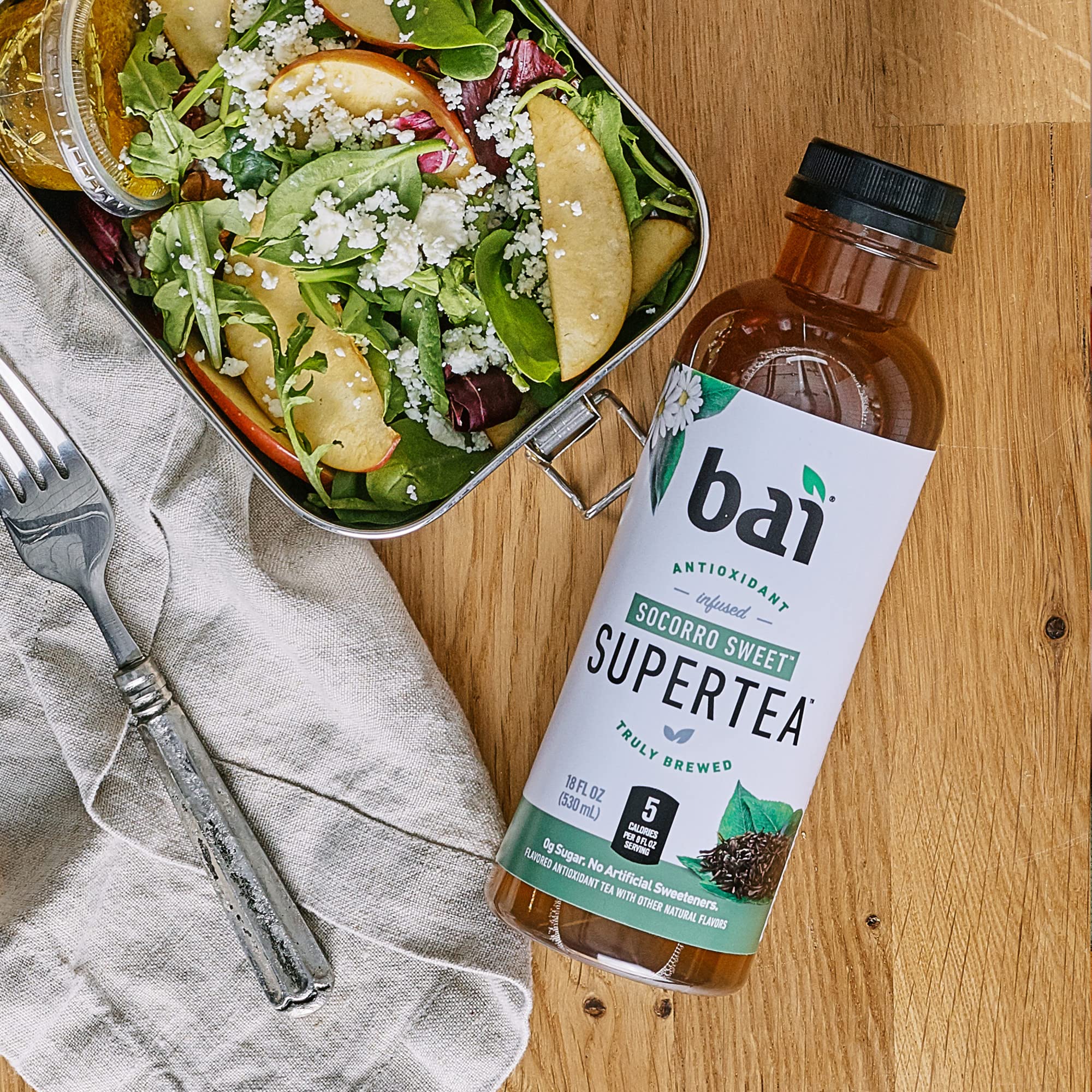 Bai Socorro Sweet en picnic lifestyle sugerente para consumo al aire libre