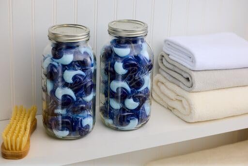 Ball tarro lleno de encurtidos preservados, ideal para conservar alimentos