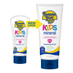 Banana Boat aplicación en manos de un padre para protección rápida