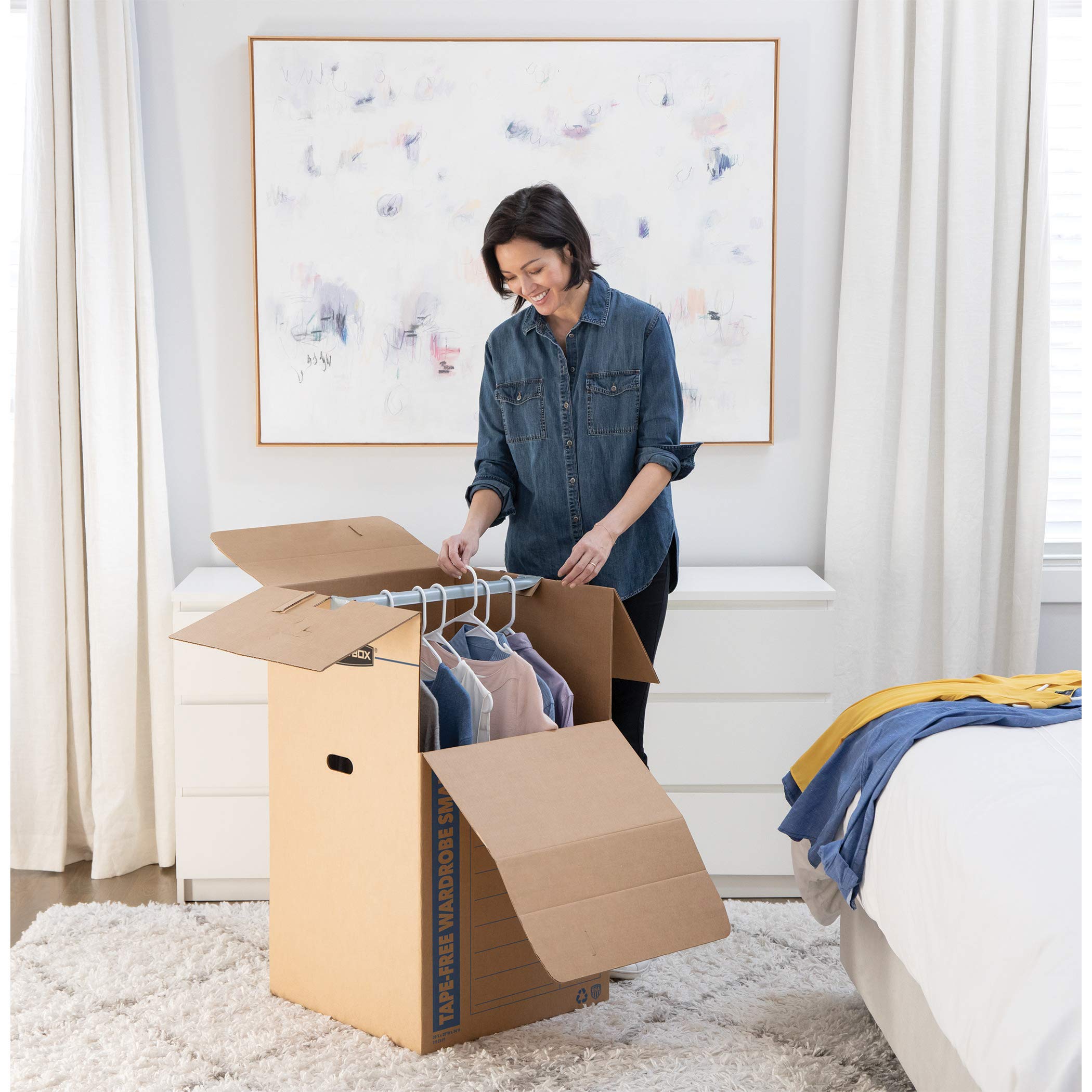 Bankers Box reinforced handle closeup offering comfortable, strong carrying support