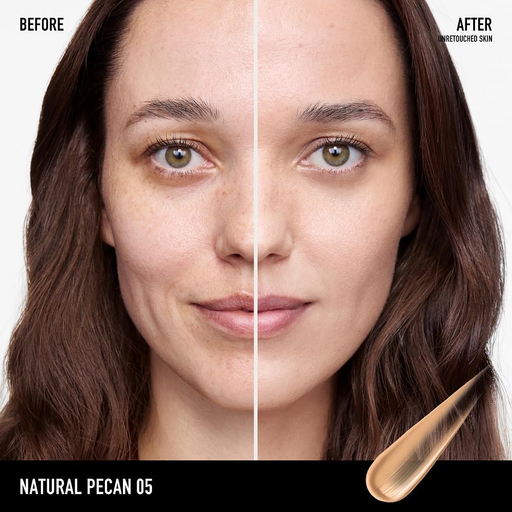 bareMinerals producto en mano para mostrar tamaño y fácil transporte