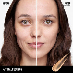 bareMinerals producto en mano para mostrar tamaño y fácil transporte