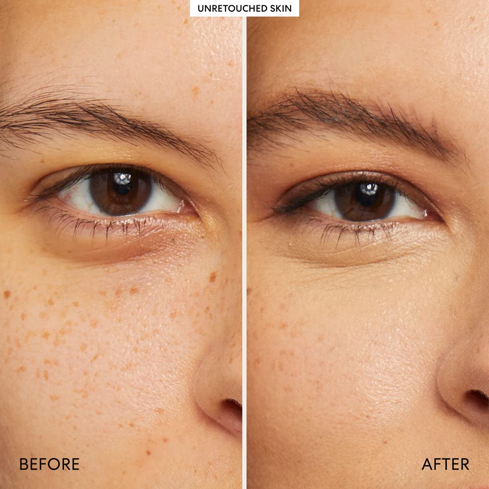 bareMinerals aplicación con dedo mostrando efecto luminoso inmediato