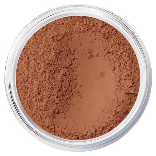 bareMinerals envase de 0.05 oz junto a moneda para comparar tamaño práctico y portátil
