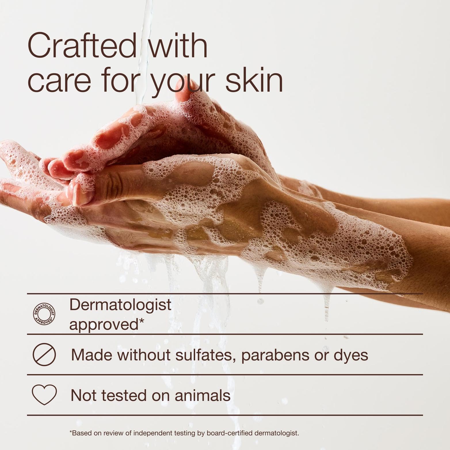 Bath & Body Works frascos sobre encimera de baño en estilo cotidiano mostrando uso hogareño