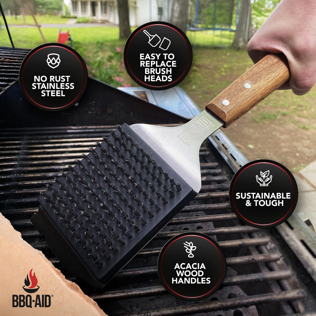 BBQ-Aid comparación de tamaño con manos que muestra alcance seguro