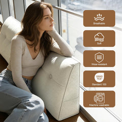 Persona usando Bcareself para leer en cama con apoyo ergonómico