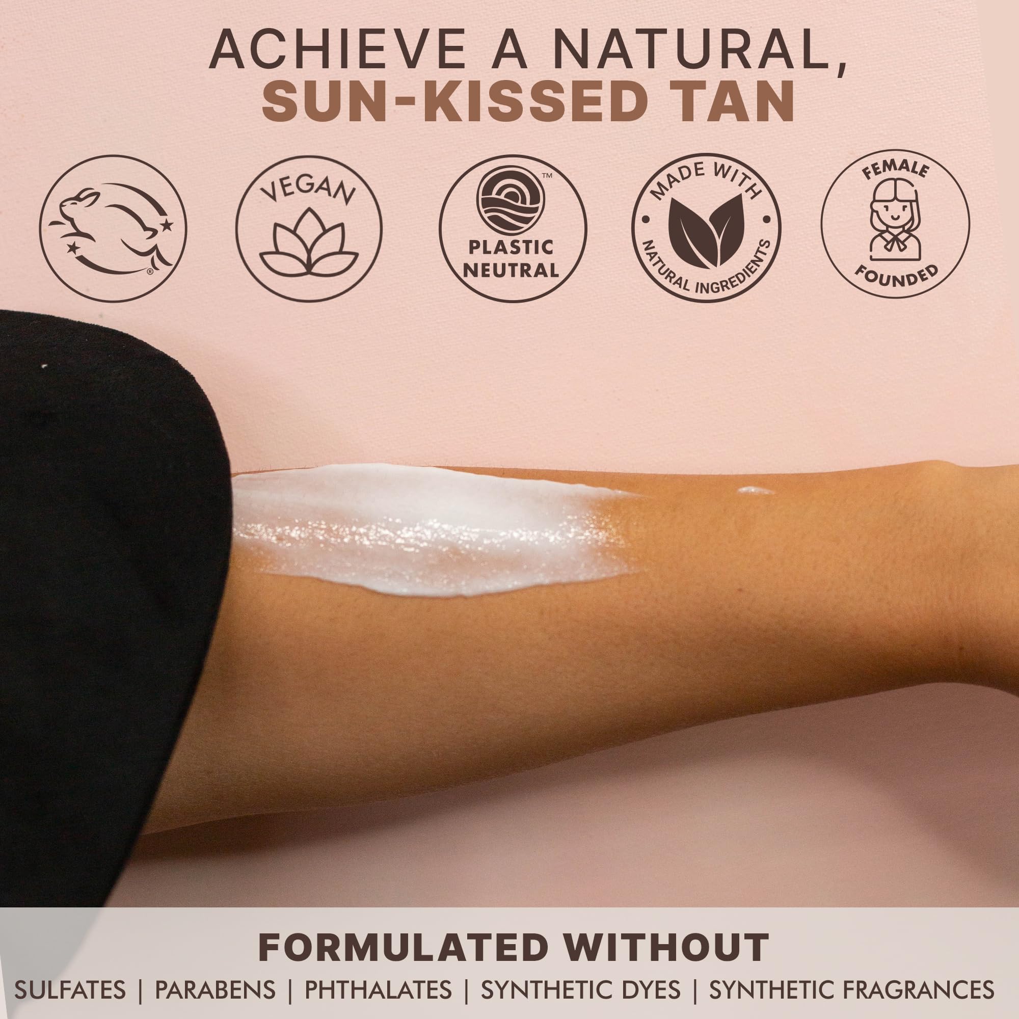 Beauty by Earth producto en ambiente lifestyle interior simulando un look veraniego