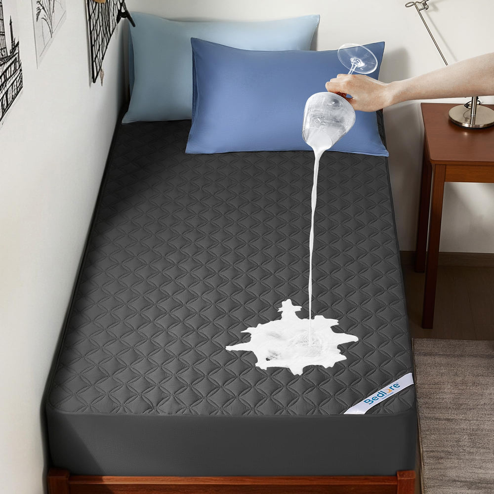 BEDLORE protector frente y empaque mostrando ajuste Twin XL y durabilidad