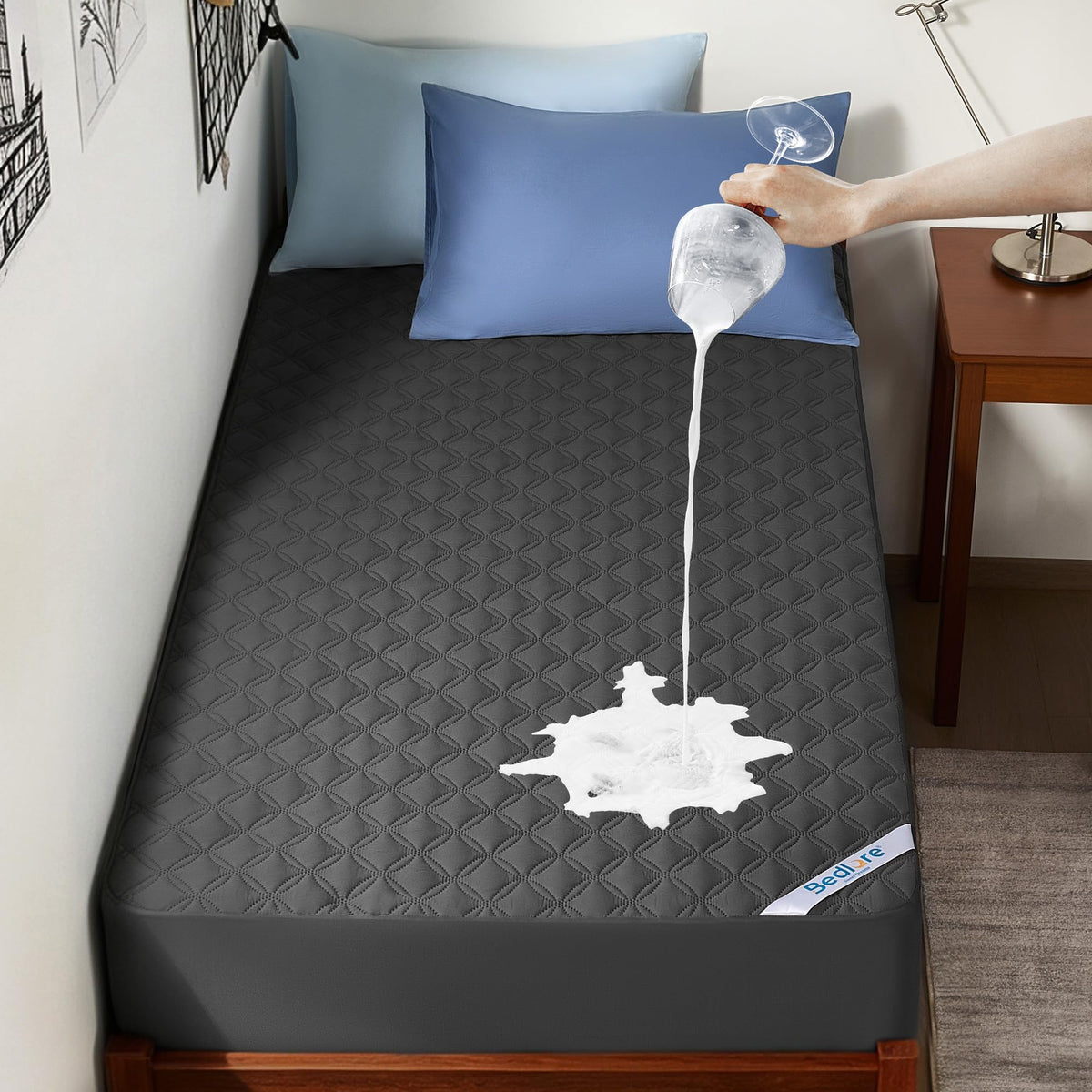 BEDLORE protector frente y empaque mostrando ajuste Twin XL y durabilidad