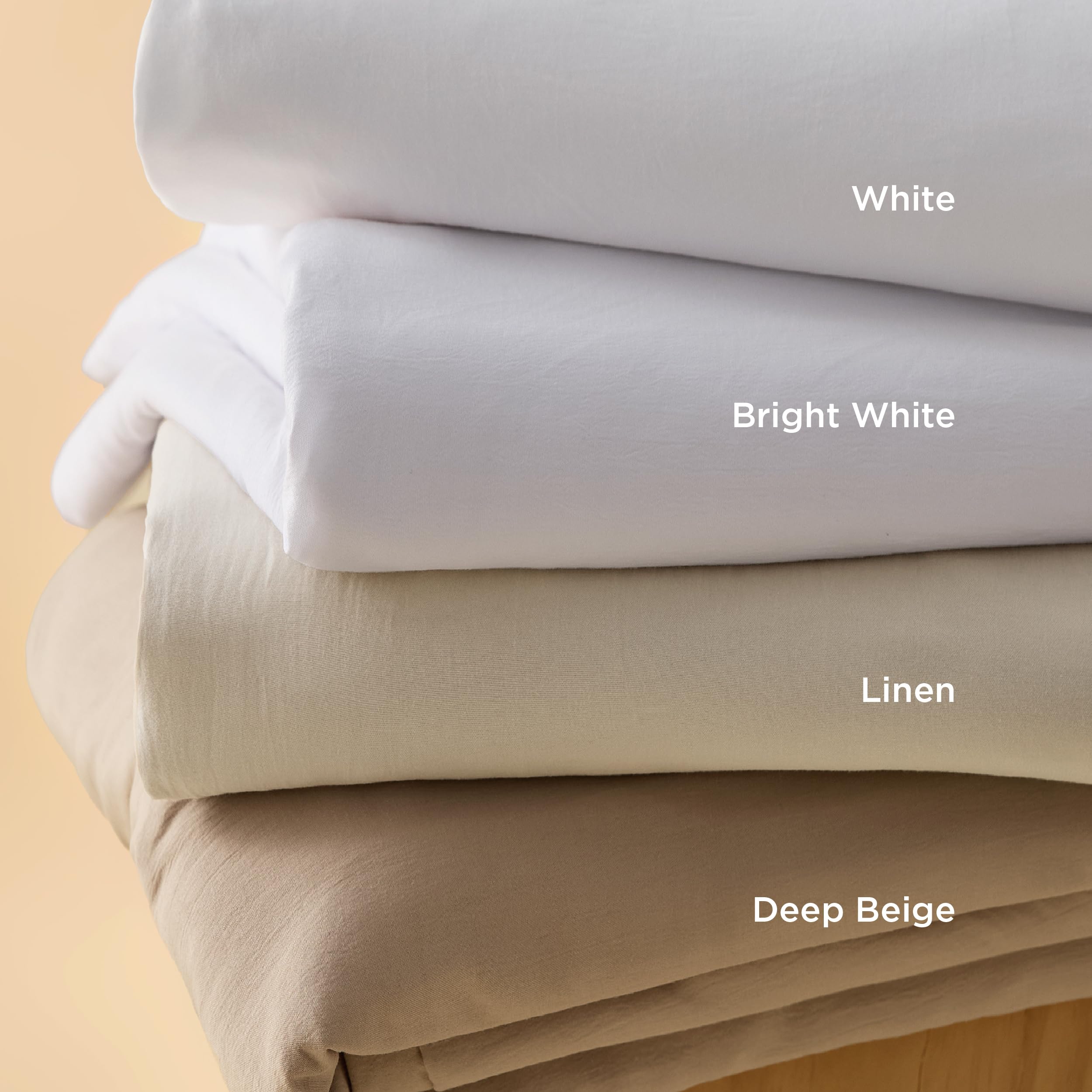 Bedsure ambiente de dormitorio minimalista con funda nórdica blanca