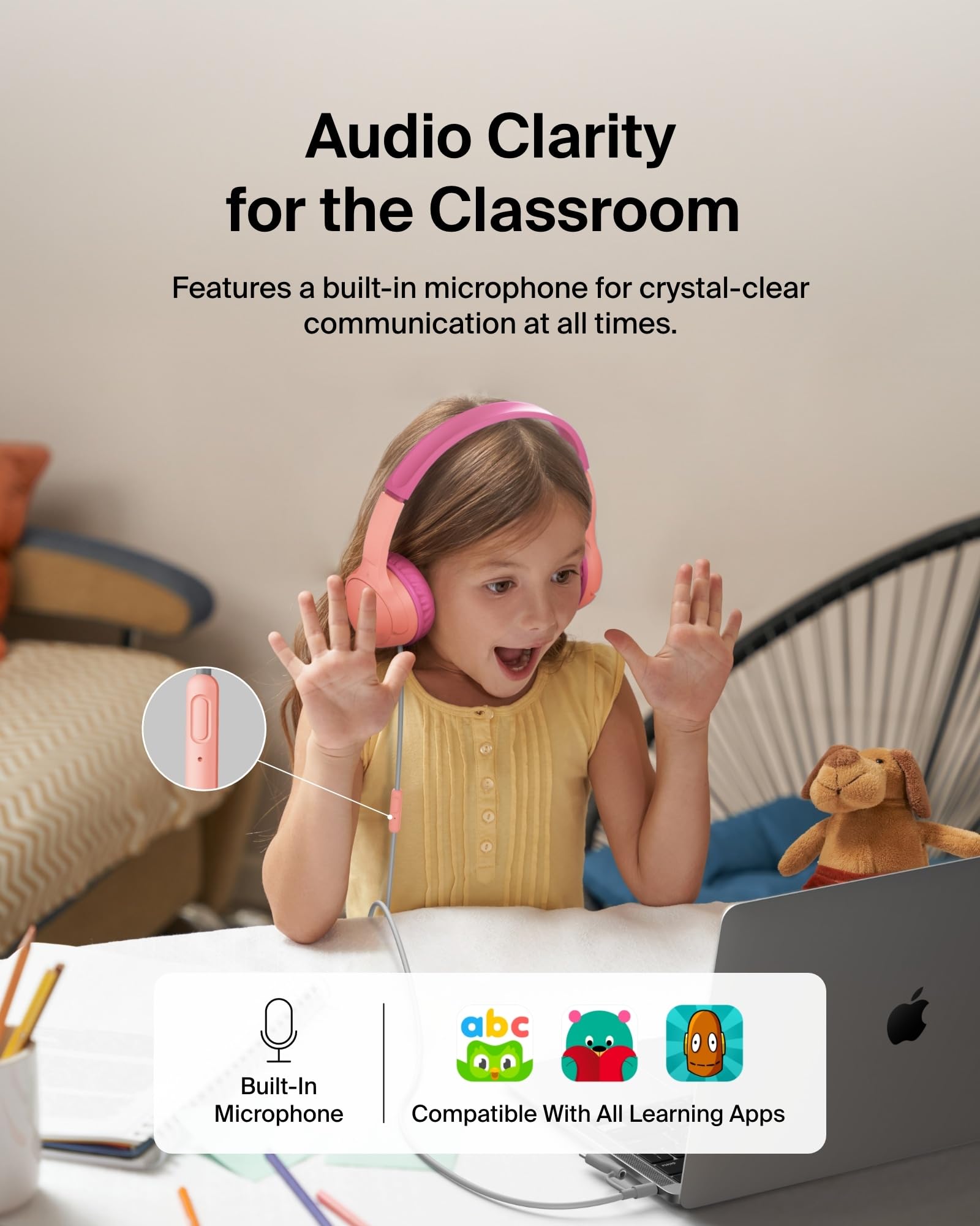 Belkin niño usando auriculares en clase, claro sonido y ajuste seguro