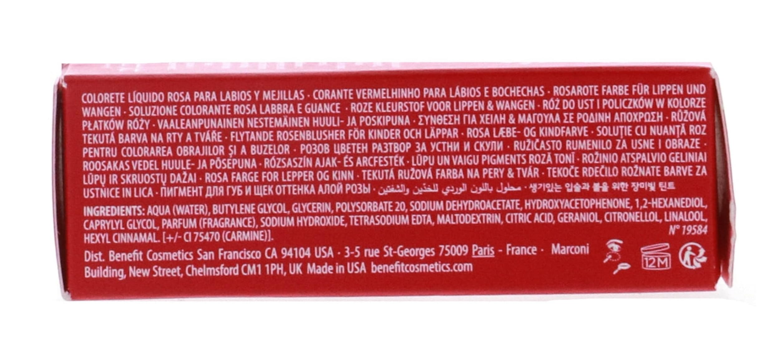 Benefit producto junto a regla para comparar tamaño compacto