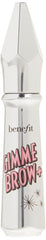 Benefit detalle de textura con microfibras, rellena y aporta volumen