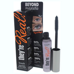 Benefit they're real! mascara textura en la punta del aplicador mostrando la cobertura cremosa