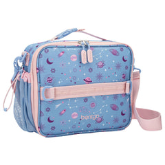 Bentgo bolsa frontal estampada mostrando cierre y tamaño práctico para niños