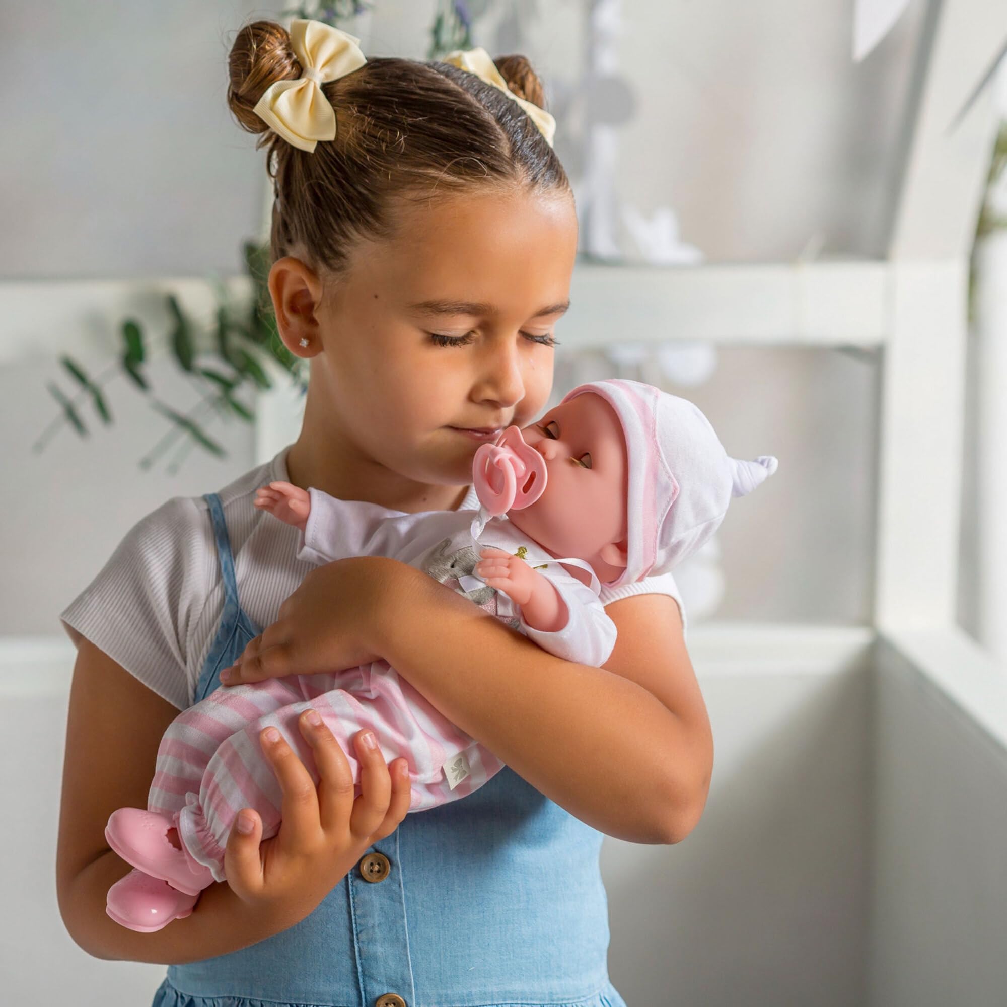 Berjusa doll open close eyes demonstration enabling realistic blinking play