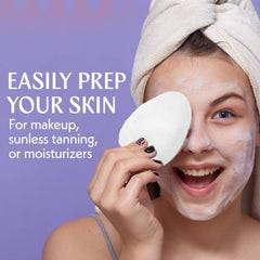 Berkland esponja en uso limpiando rostro, retira maquillaje fácilmente