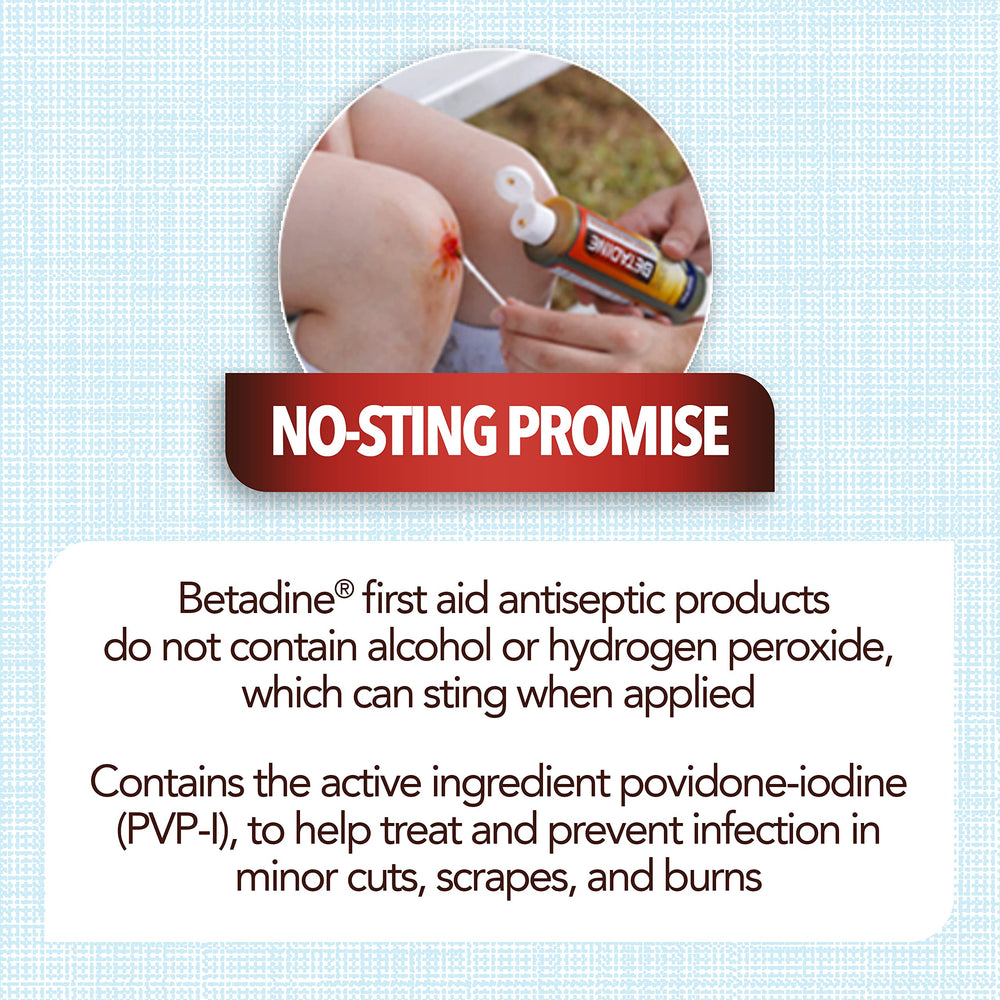 Comparación de tamaño del frasco Betadine 8 fl oz junto a una mano para escala