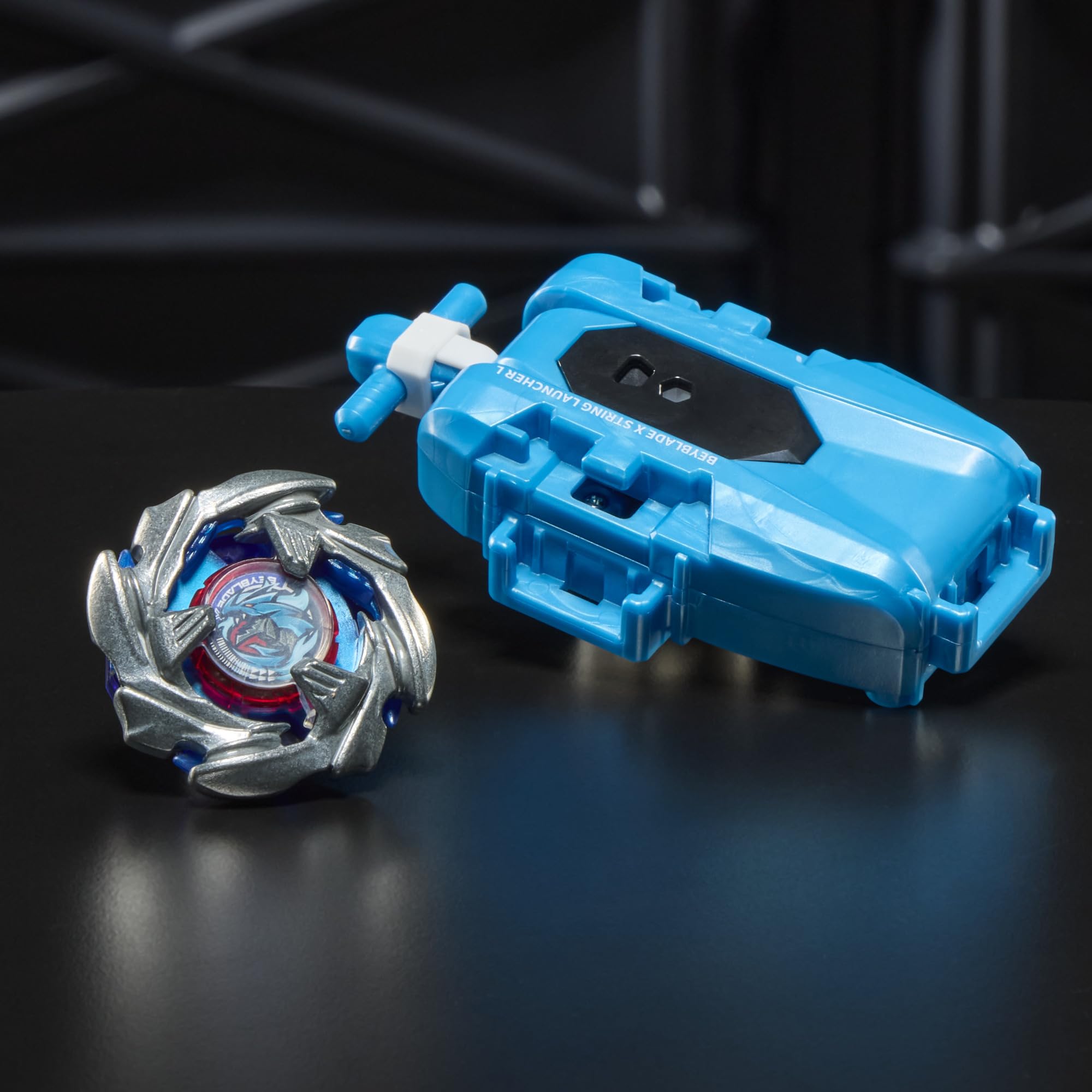 Beyblade ensamblado vista superior con piezas intercambiables claras