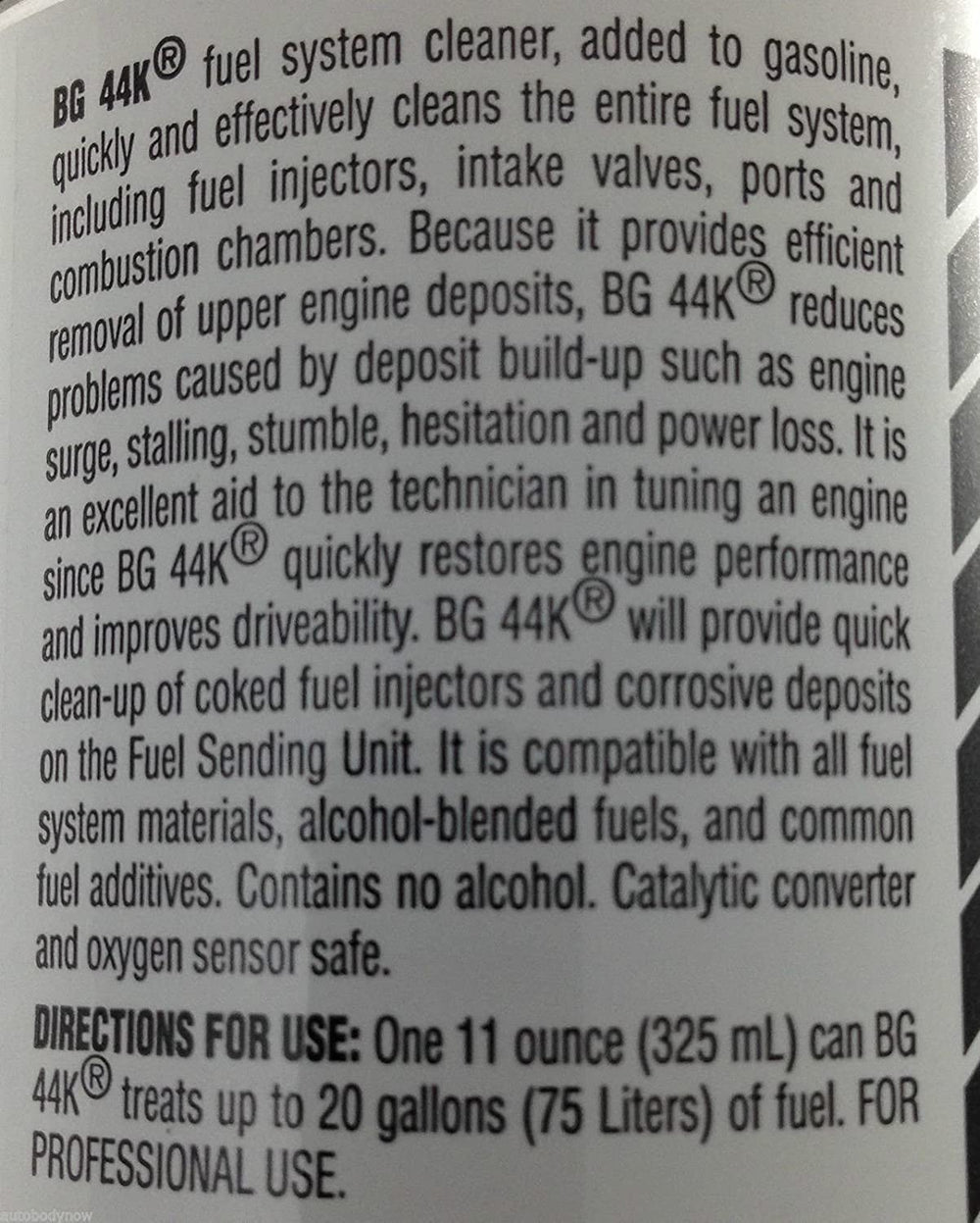 BG 44k Platinum New vertiéndose en el tanque de gasolina para restaurar rendimiento