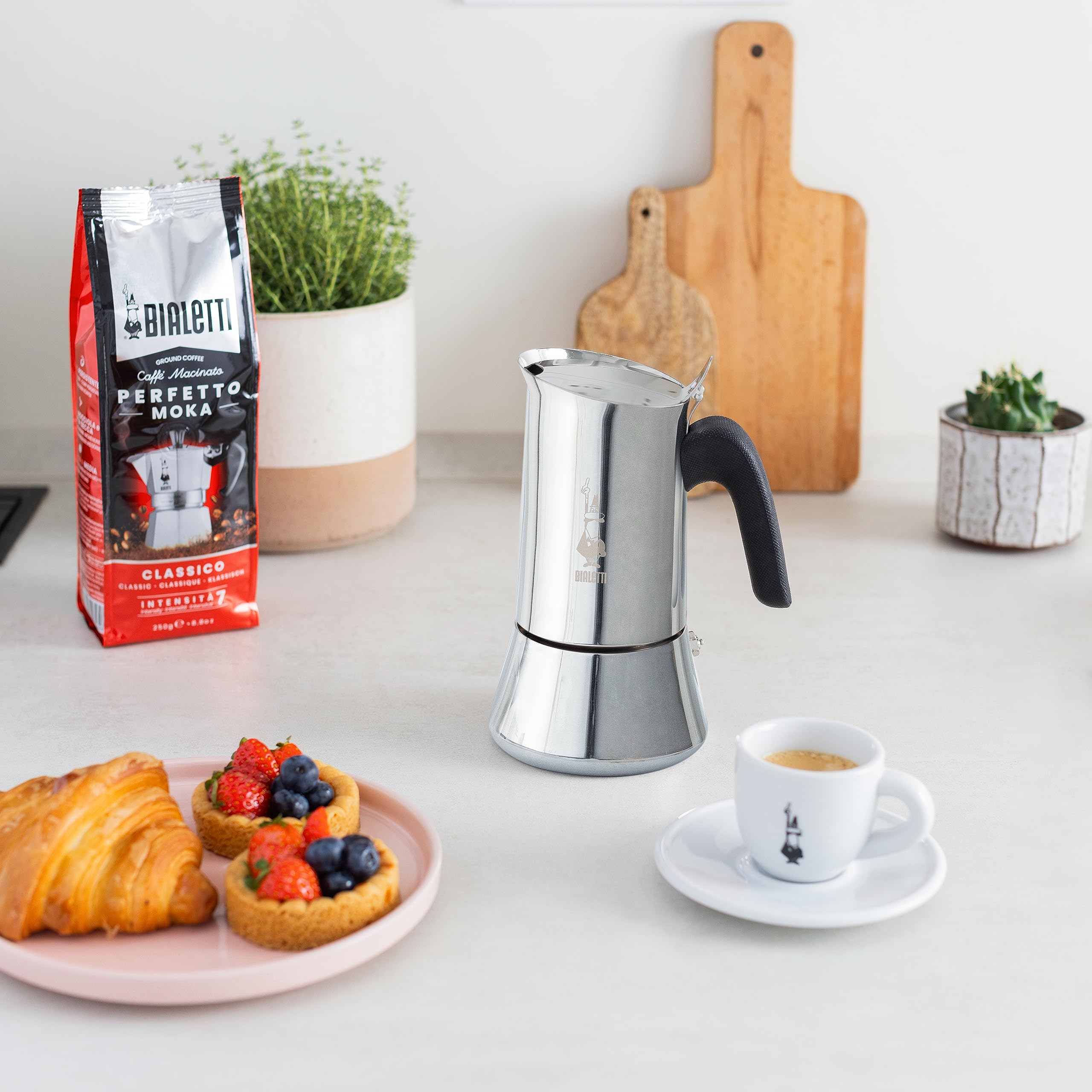 Bialetti Venus sobre placa de inducción compatible y eficiente
