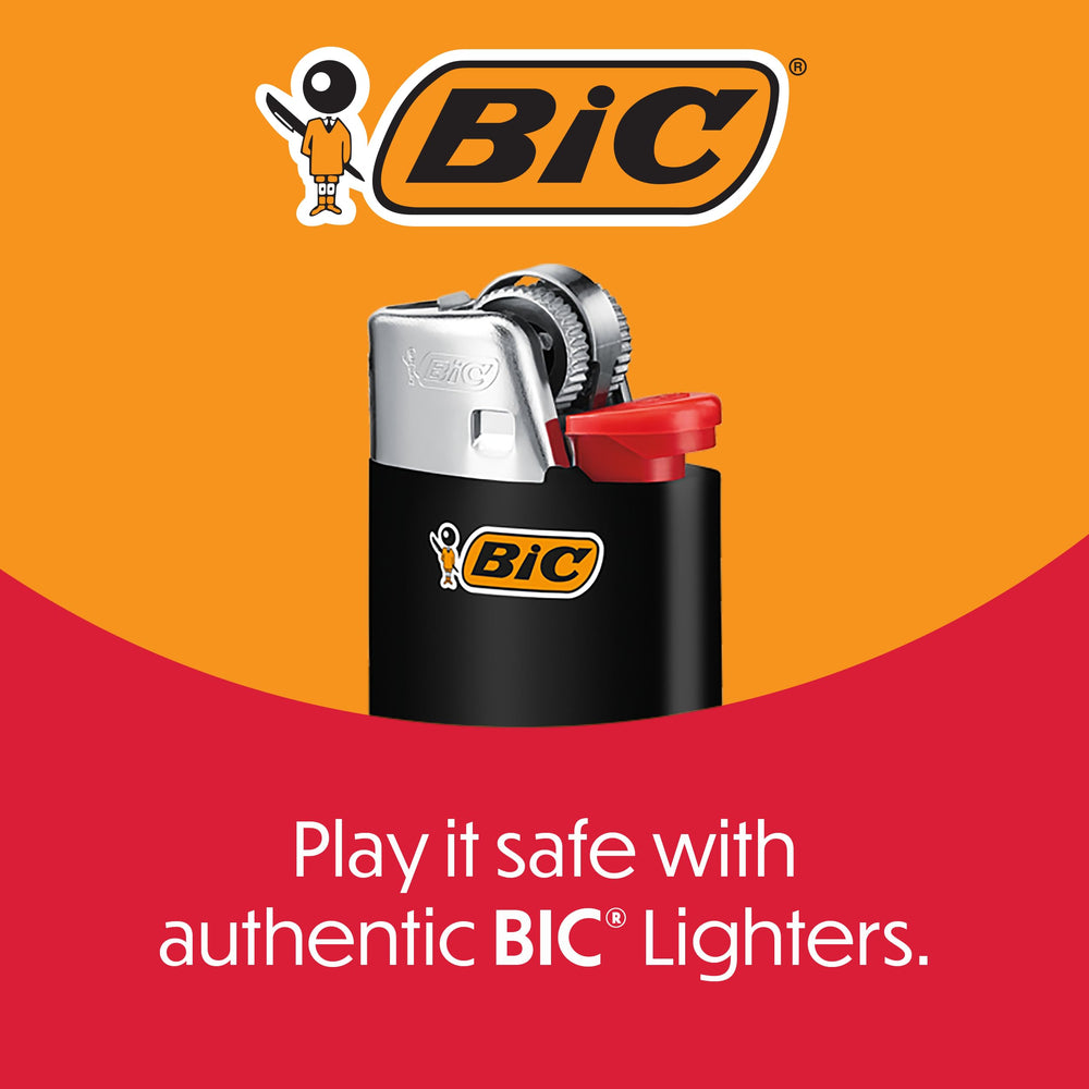 BIC Maxi Pocket en mesa con velas ilustrando uso doméstico y estética verde