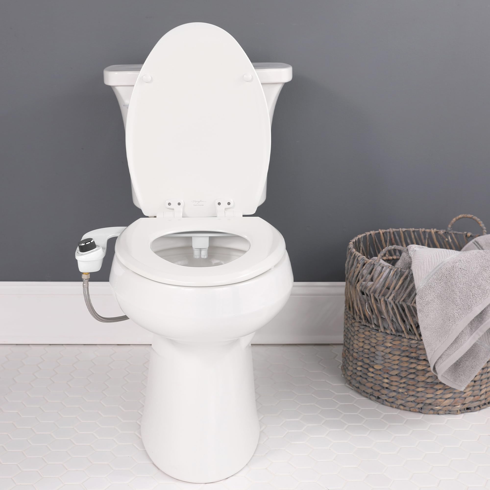 Bio Bidet close-up de las boquillas dobles mostrando precisión y limpieza dirigida