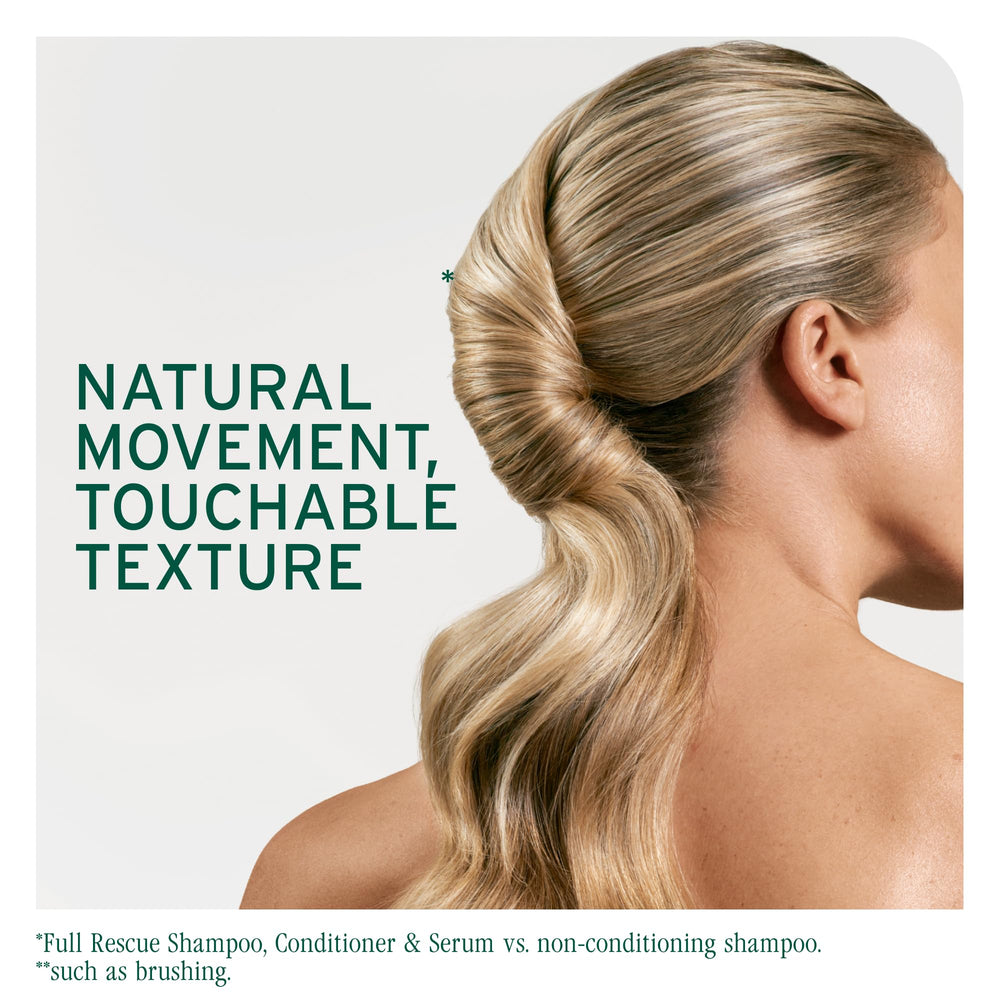 Biolage mousse dispensada en manos listo para distribuir y aportar cuerpo