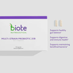 Biote cápsula abierta en primer plano que revela el contenido y facilita la ingestión