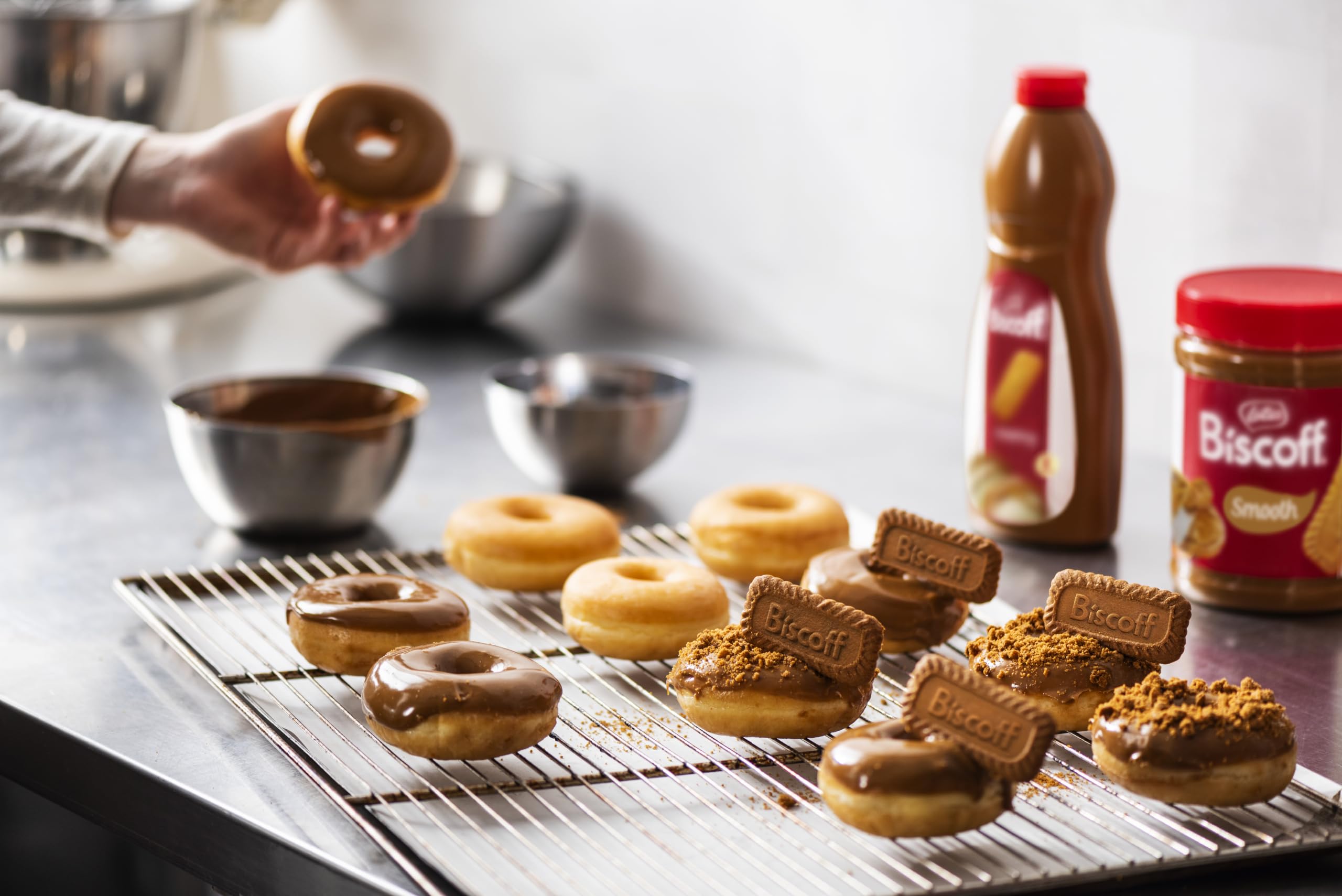Biscoff etiqueta visible con información de ingredientes naturales