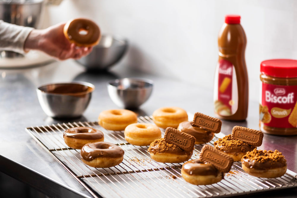 Biscoff etiqueta visible con información de ingredientes naturales