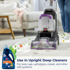 Bissell producto en uso con limpiadora Bissell eliminando manchas visibles