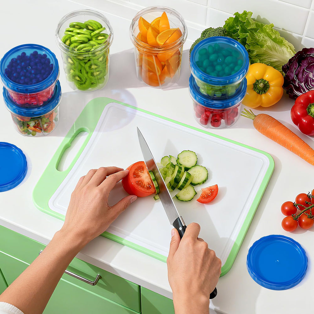 BiuLeon escena de meal prep con recipientes almacenando sopas y guisos