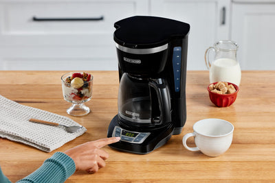 BLACK+DECKER product packaging and label details highlighting features