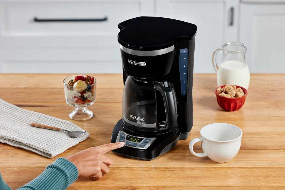 BLACK+DECKER product packaging and label details highlighting features