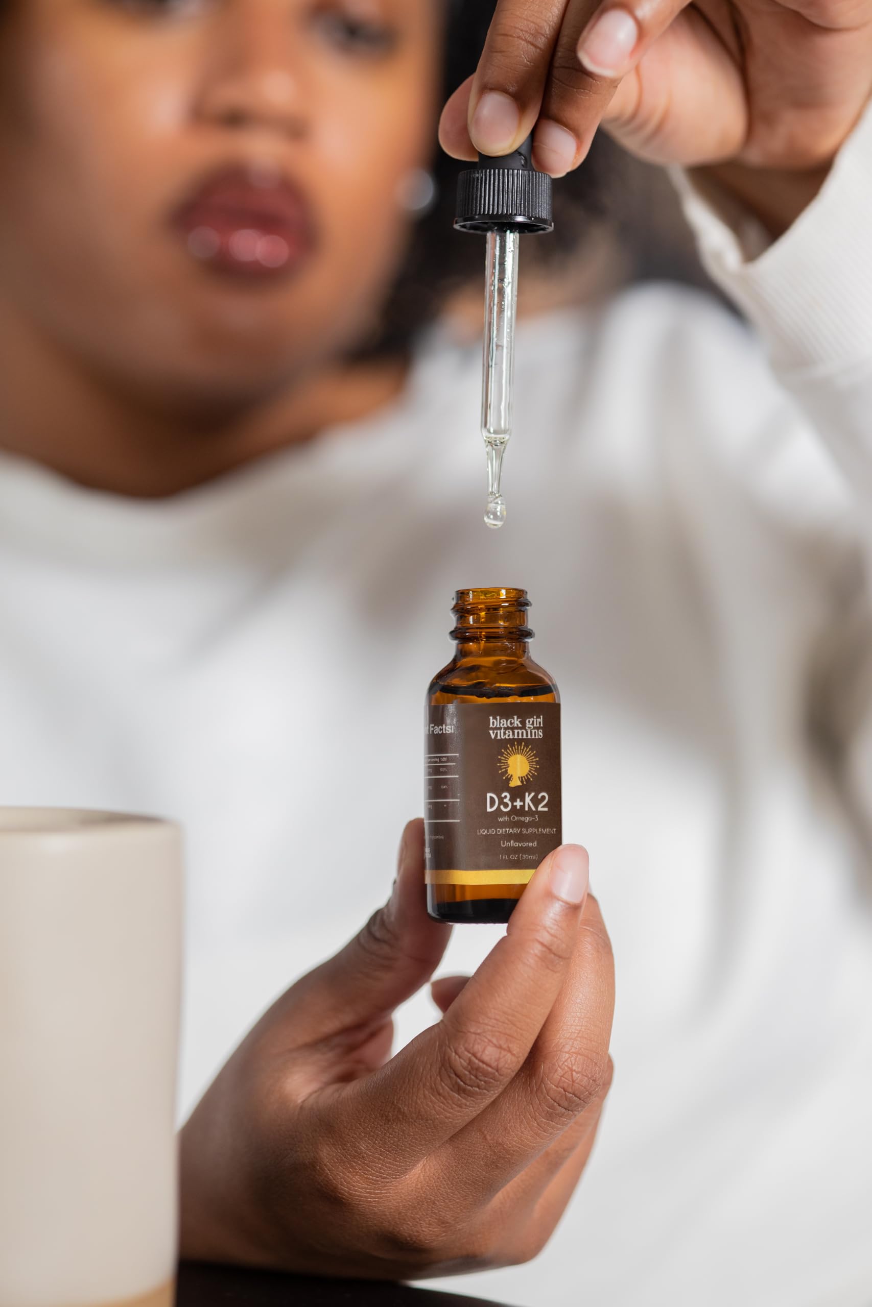 Black Girl Vitamins etiqueta mostrando D3, K2 (MK‑7) y Omega‑3, información visible