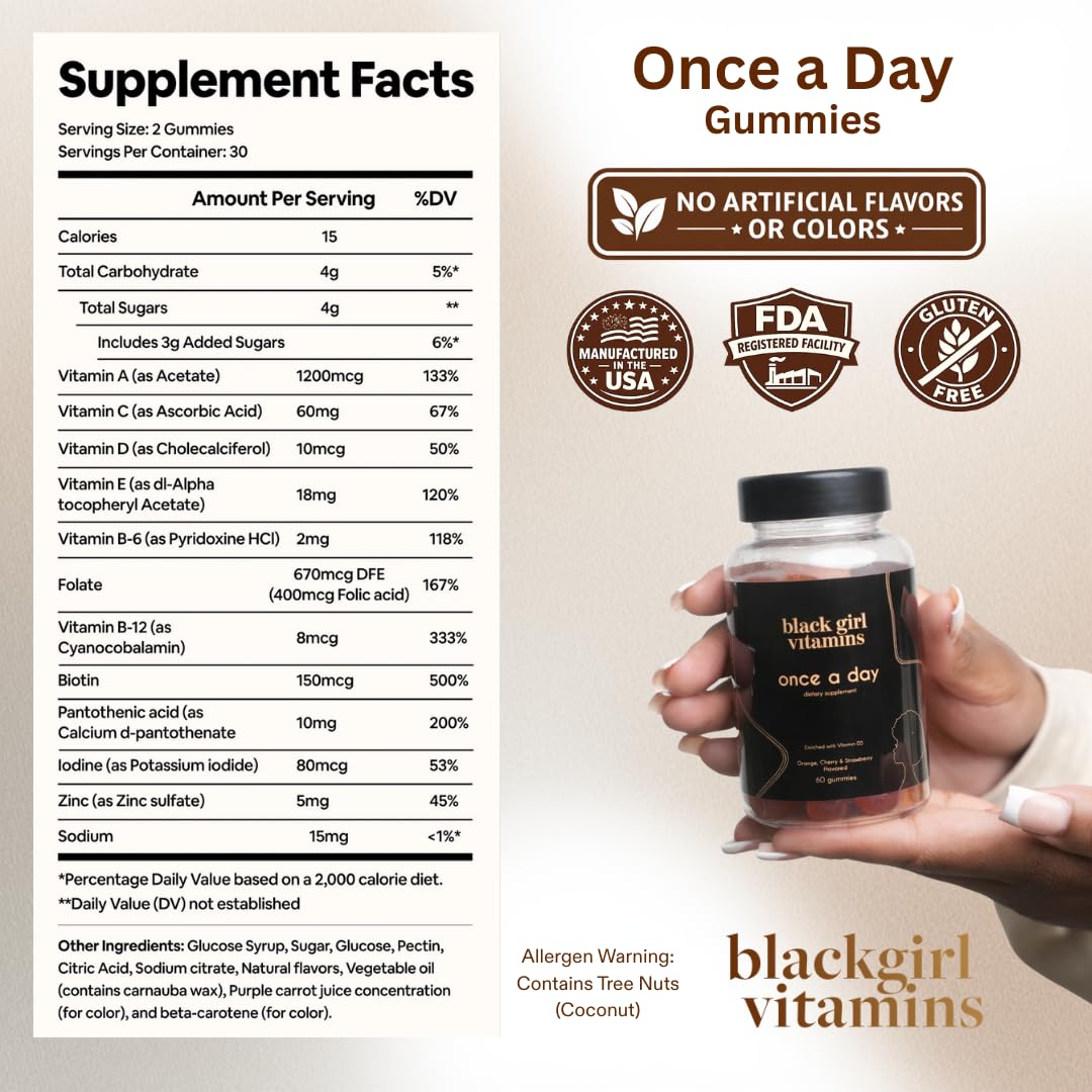 Black Girl Vitamins gomita en mano demostrando tamaño y facilidad de tomar